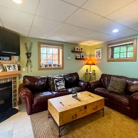 Boyne Mountain Getaway, Unit B Aparthotel Boyne Falls Buitenkant foto