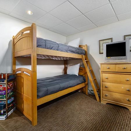 Boyne Mountain Getaway, Unit B Aparthotel Boyne Falls Buitenkant foto