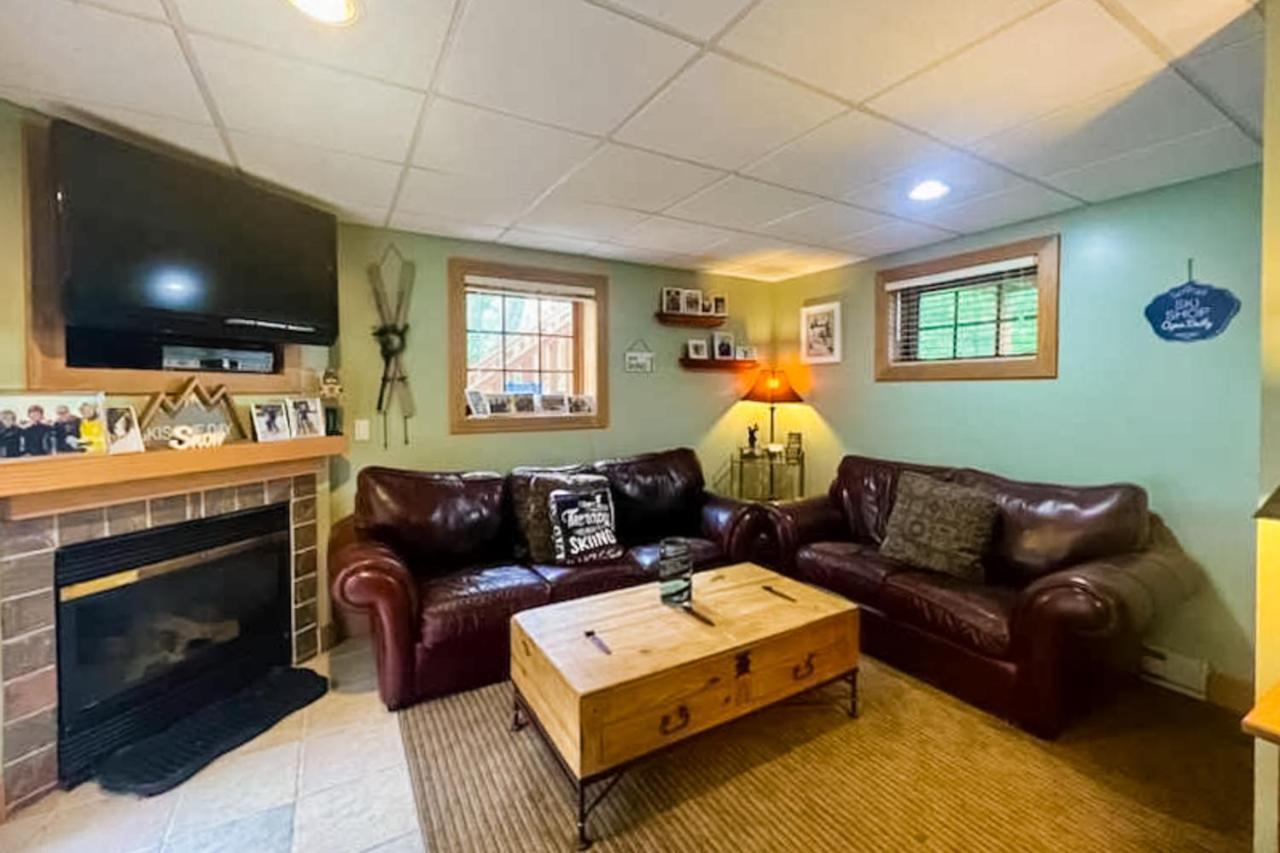 Boyne Mountain Getaway, Unit B Aparthotel Boyne Falls Buitenkant foto