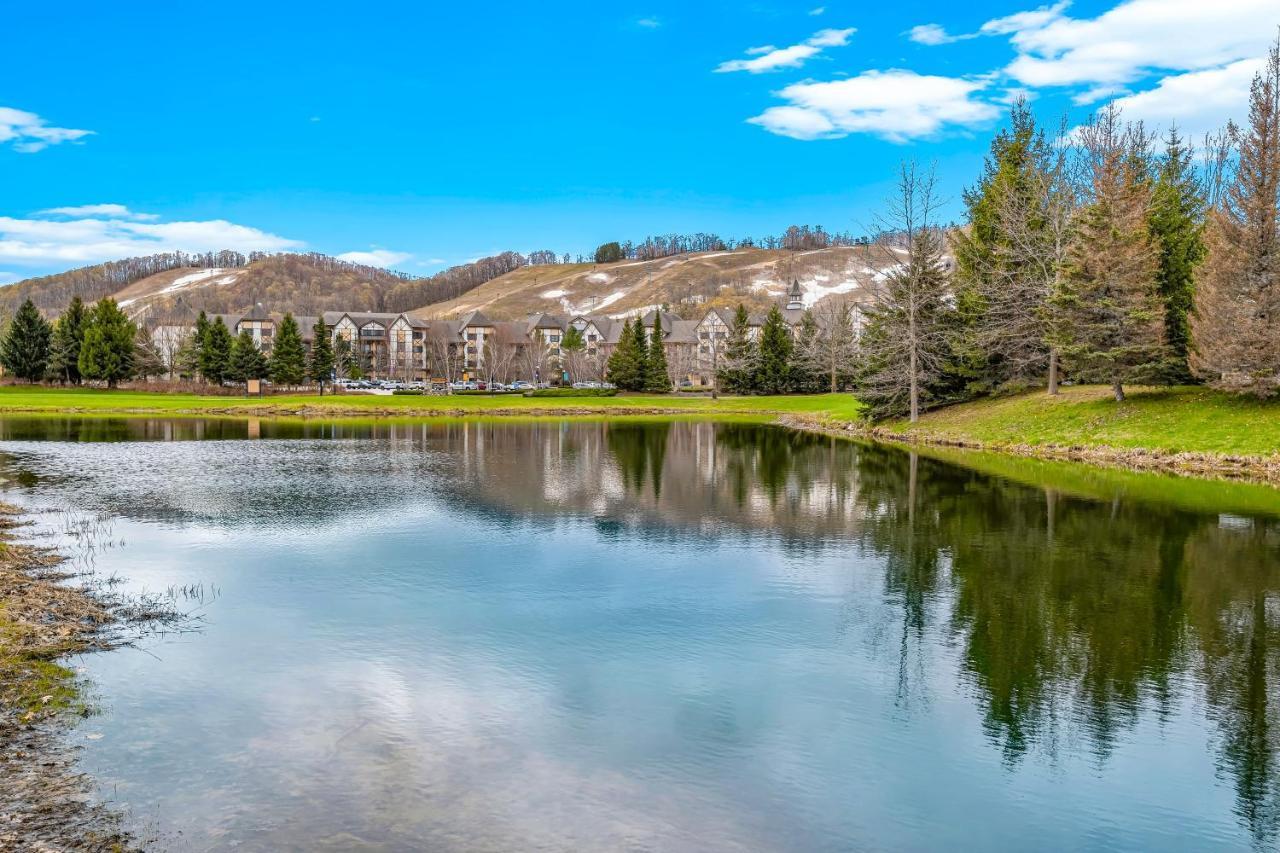 Boyne Mountain Getaway, Unit B Aparthotel Boyne Falls Buitenkant foto