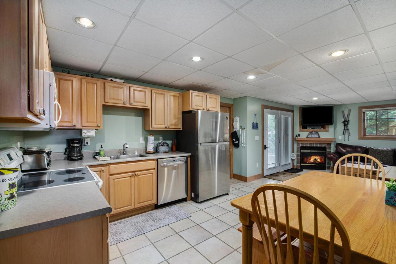 Boyne Mountain Getaway, Unit B Aparthotel Boyne Falls Buitenkant foto