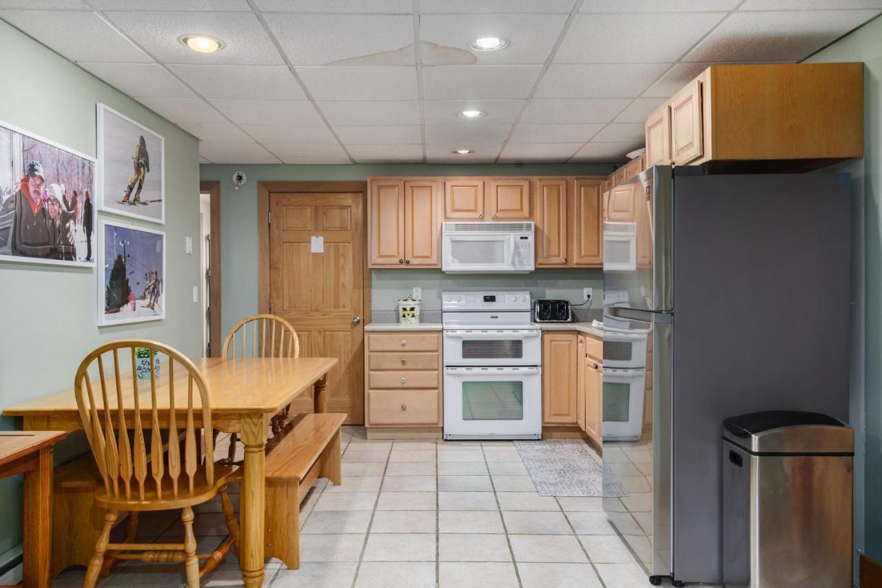 Boyne Mountain Getaway, Unit B Aparthotel Boyne Falls Buitenkant foto